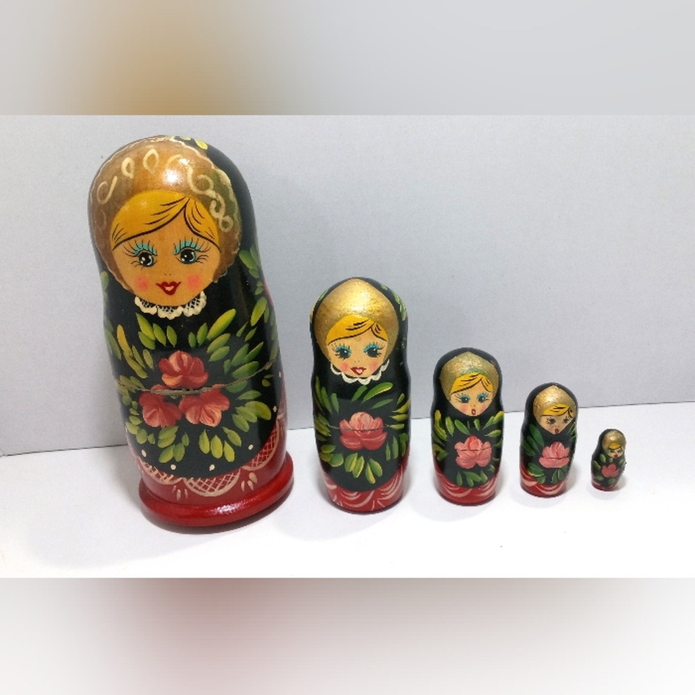 Vintage Signed Russian Nesting Doll Set of 5 Matryoshka